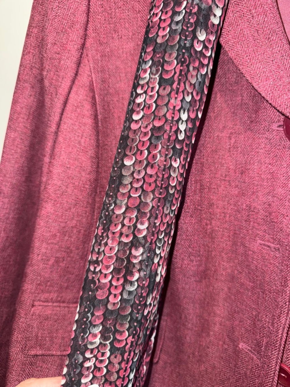 Le Suit Mauve-Pink Tailored Blazer and Skirt Set with Sequin Scarf - Picture 3 of 11